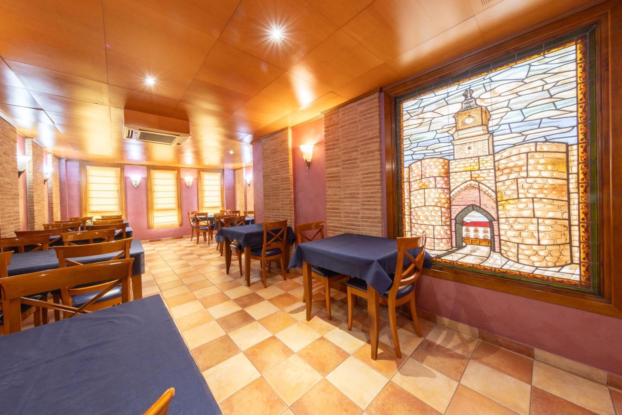 Hostal Sin Recep24H Puerta De La Villa - Pet Friendly & Restaurante Almazan Ngoại thất bức ảnh