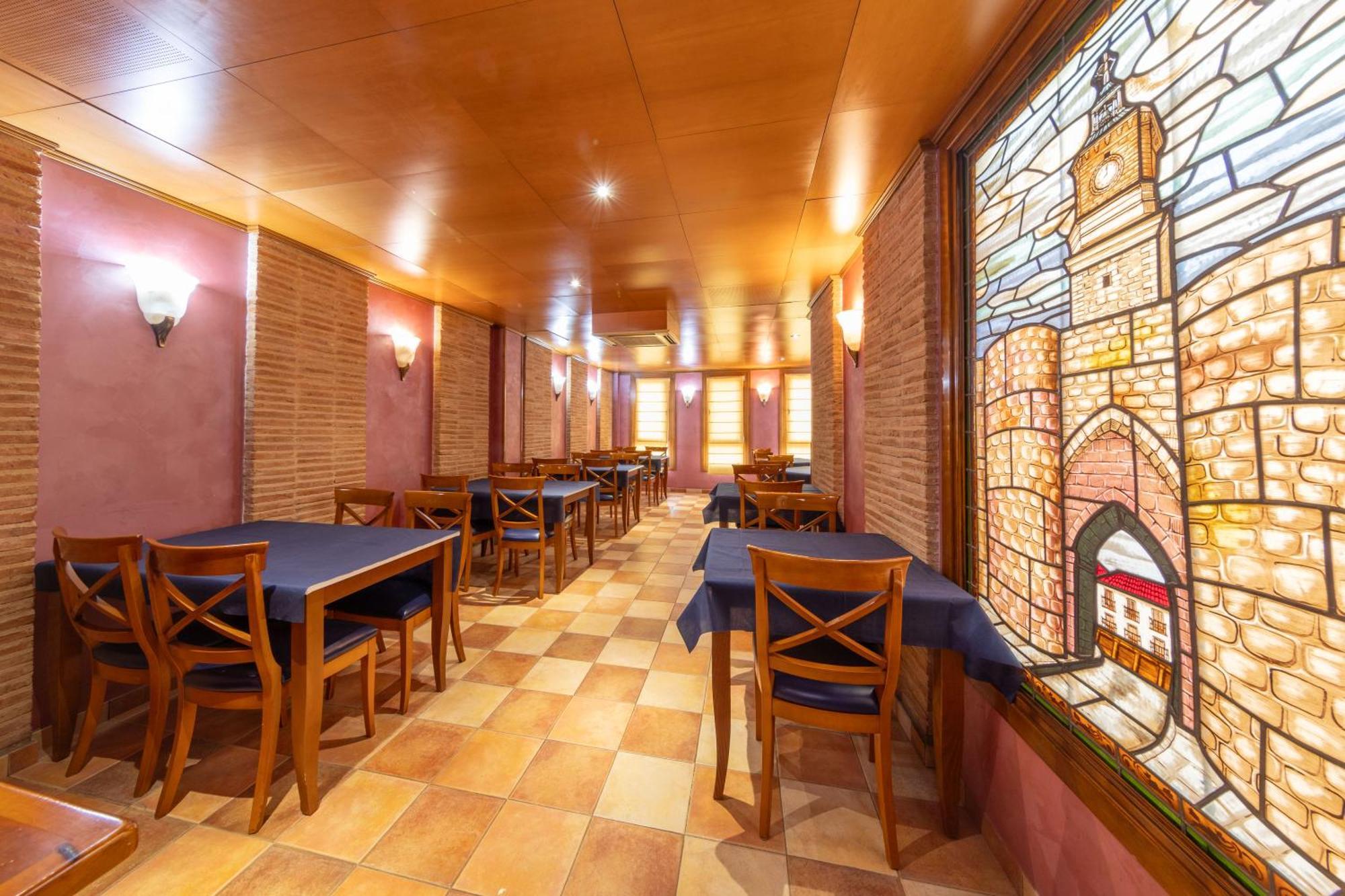 Hostal Sin Recep24H Puerta De La Villa - Pet Friendly & Restaurante Almazan Ngoại thất bức ảnh
