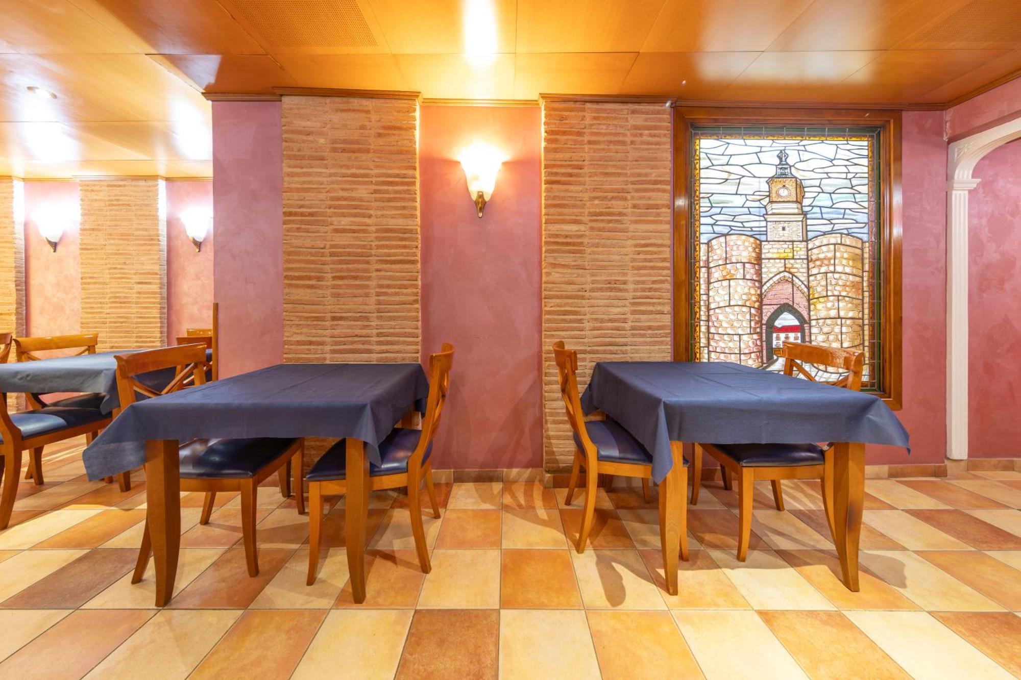 Hostal Sin Recep24H Puerta De La Villa - Pet Friendly & Restaurante Almazan Ngoại thất bức ảnh