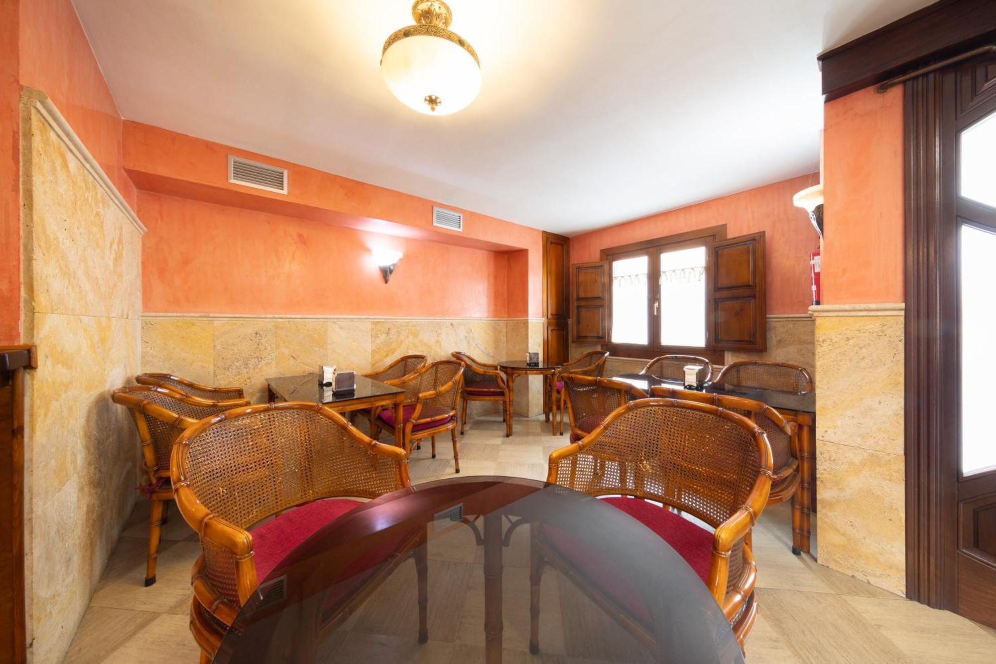 Hostal Sin Recep24H Puerta De La Villa - Pet Friendly & Restaurante Almazan Ngoại thất bức ảnh