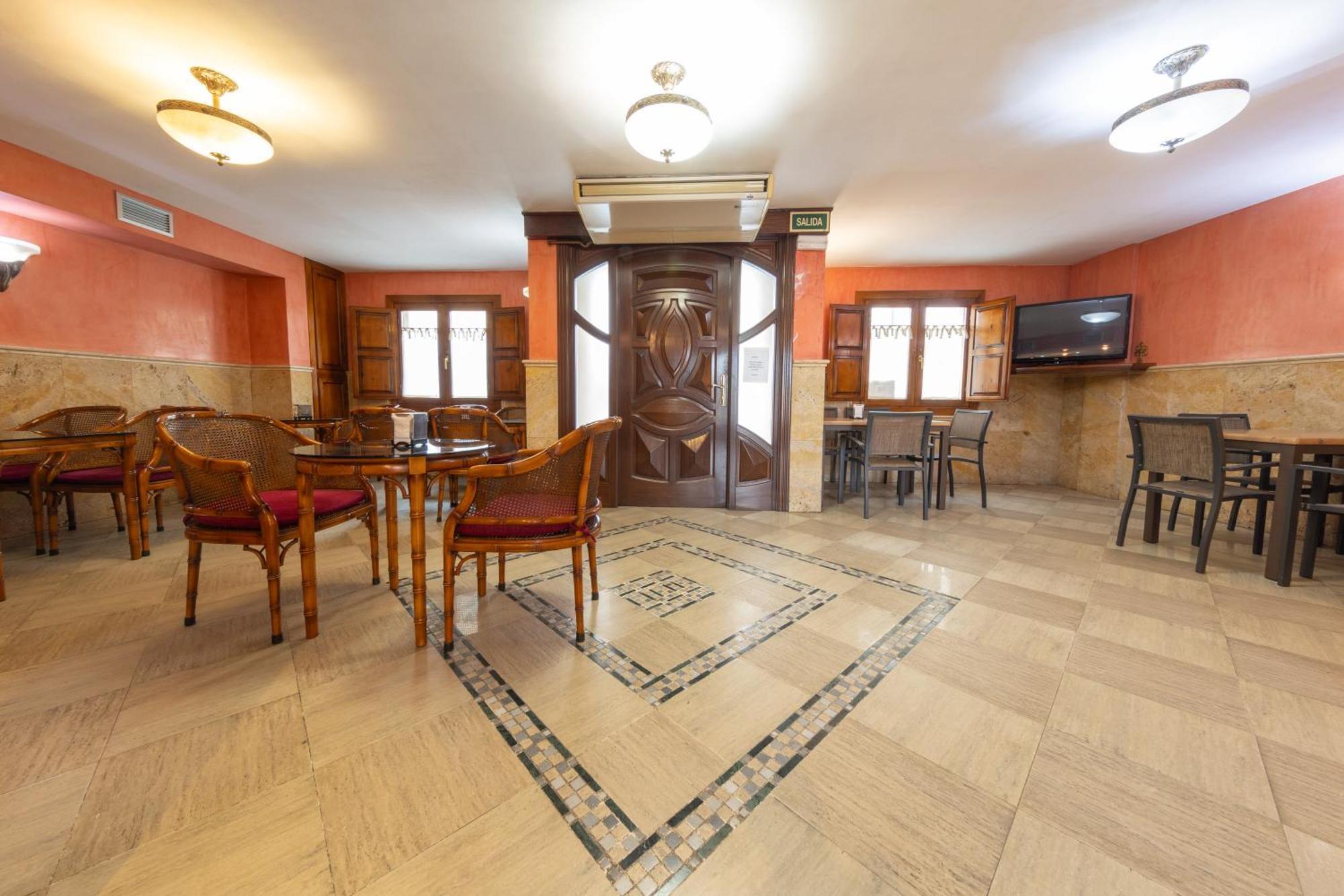 Hostal Sin Recep24H Puerta De La Villa - Pet Friendly & Restaurante Almazan Ngoại thất bức ảnh