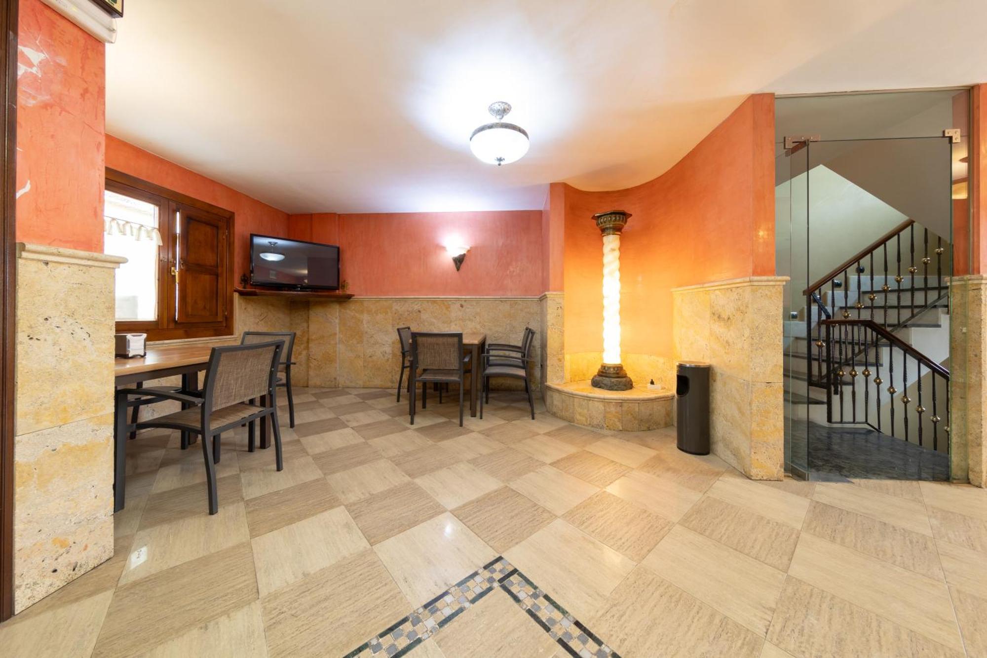Hostal Sin Recep24H Puerta De La Villa - Pet Friendly & Restaurante Almazan Ngoại thất bức ảnh