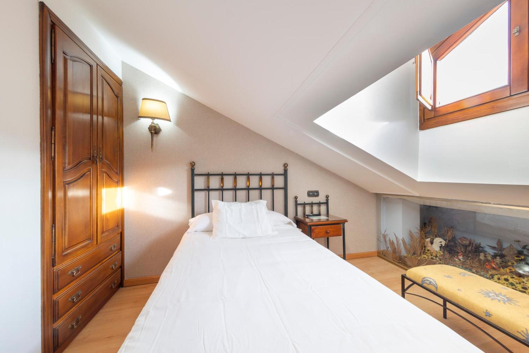 Hostal Sin Recep24H Puerta De La Villa - Pet Friendly & Restaurante Almazan Ngoại thất bức ảnh