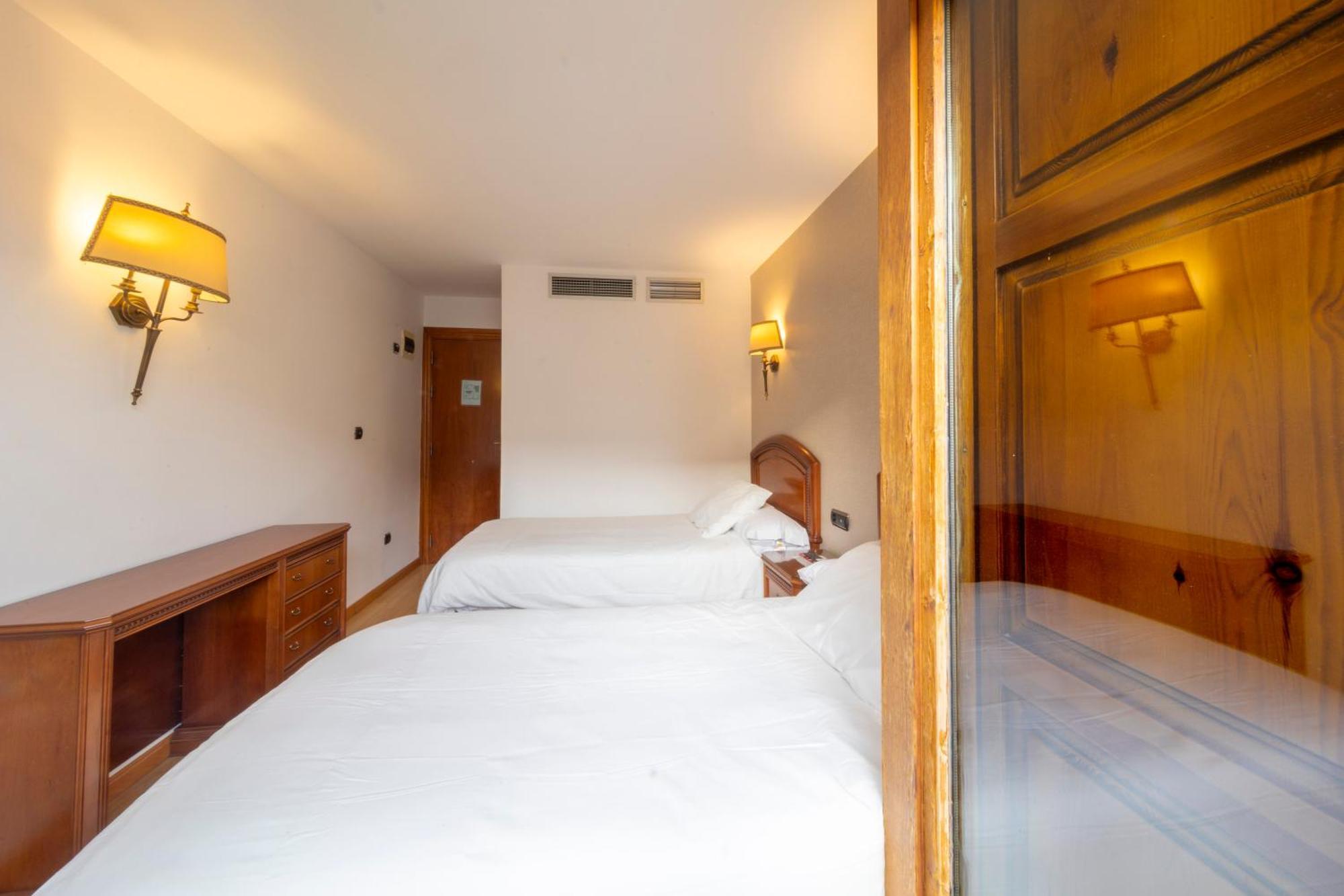 Hostal Sin Recep24H Puerta De La Villa - Pet Friendly & Restaurante Almazan Ngoại thất bức ảnh