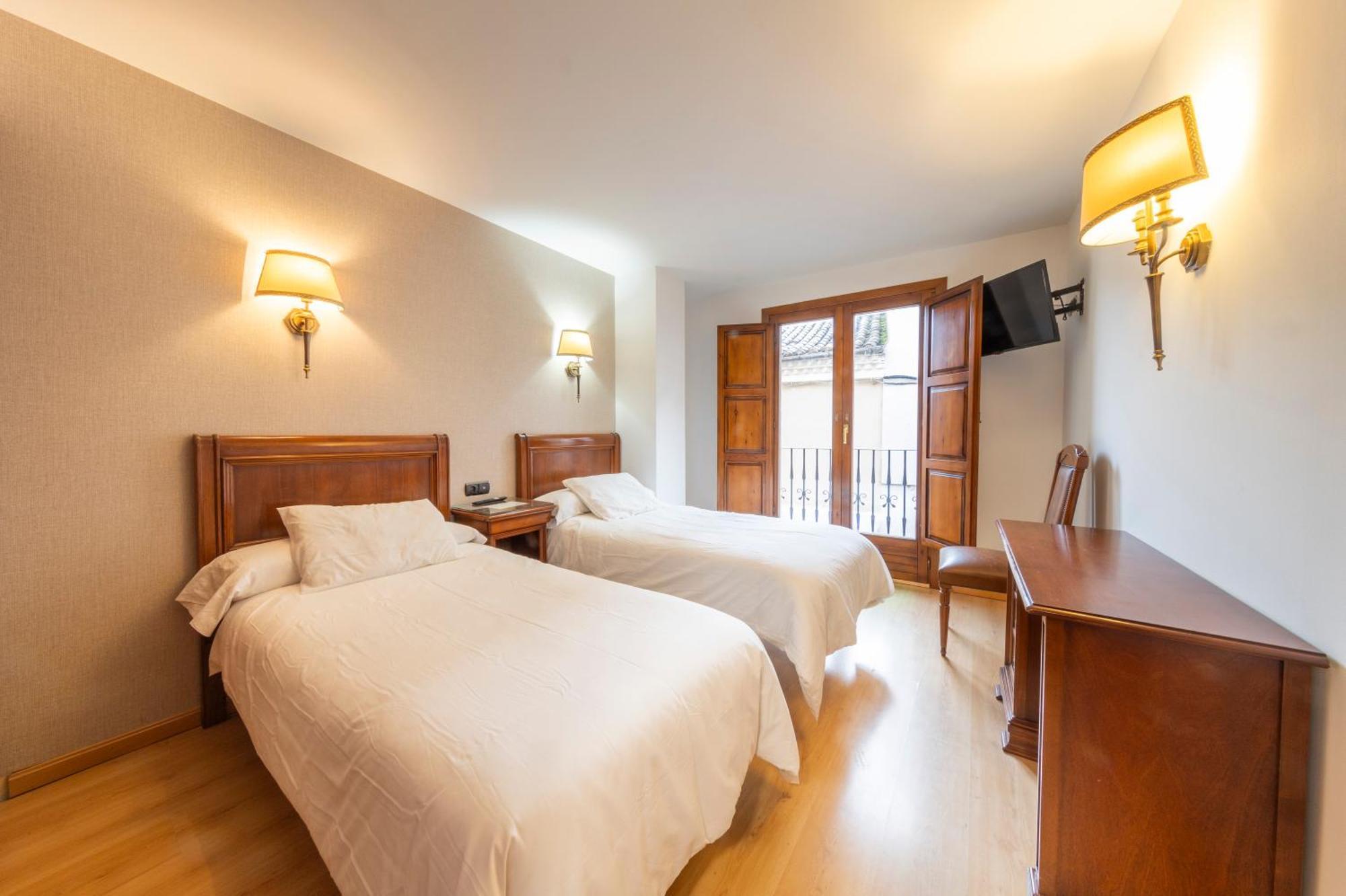 Hostal Sin Recep24H Puerta De La Villa - Pet Friendly & Restaurante Almazan Ngoại thất bức ảnh