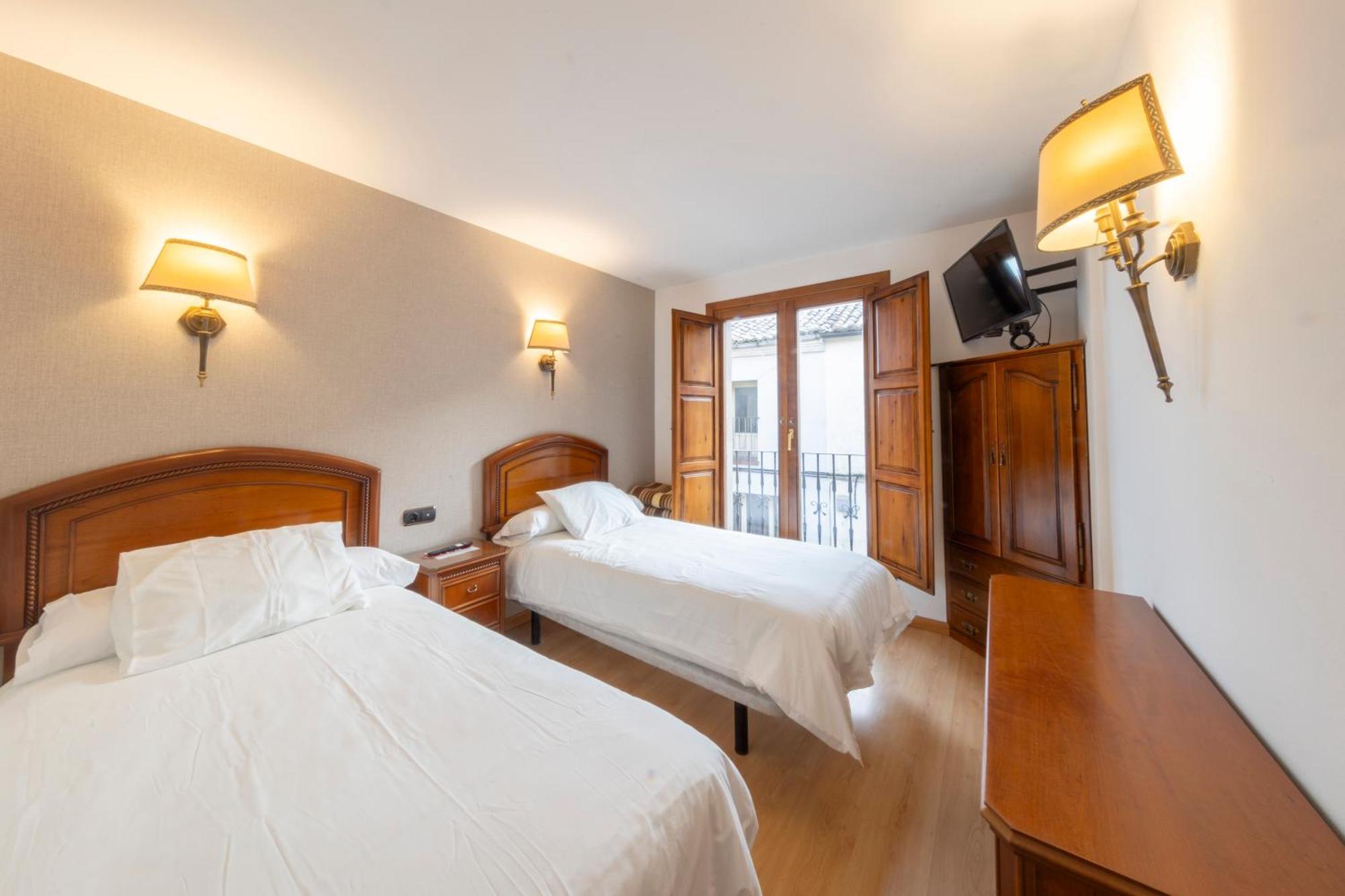 Hostal Sin Recep24H Puerta De La Villa - Pet Friendly & Restaurante Almazan Ngoại thất bức ảnh