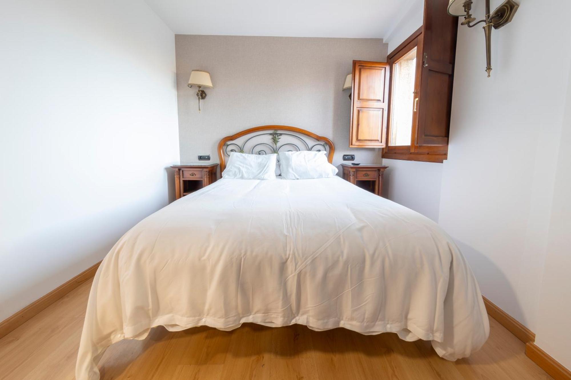 Hostal Sin Recep24H Puerta De La Villa - Pet Friendly & Restaurante Almazan Ngoại thất bức ảnh