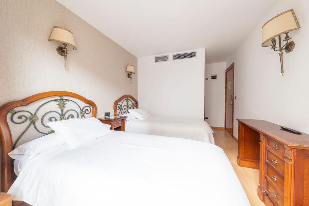Hostal Sin Recep24H Puerta De La Villa - Pet Friendly & Restaurante Almazan Ngoại thất bức ảnh