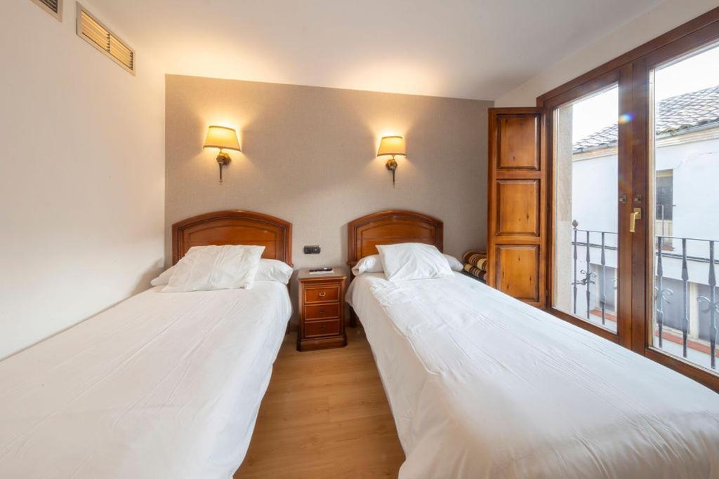 Hostal Sin Recep24H Puerta De La Villa - Pet Friendly & Restaurante Almazan Ngoại thất bức ảnh