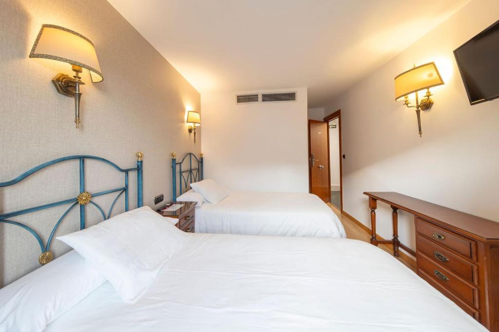 Hostal Sin Recep24H Puerta De La Villa - Pet Friendly & Restaurante Almazan Ngoại thất bức ảnh